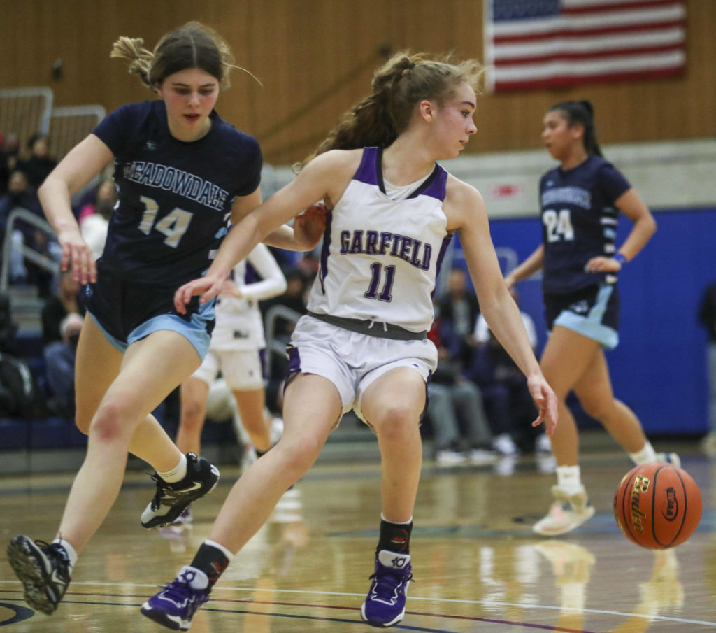 Garfield’s Sarah Lessig (11) moves with the ball during a 3A girls basketball state regional game against Meadowdale at the Courter Family Athletic Pavilion in Bellevue on Friday. Garfield won 62-48. (Annie Barker / The Herald)
