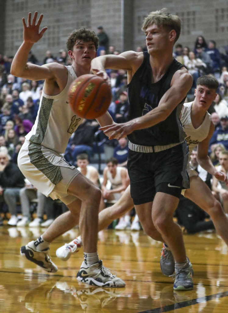 Walla Walla’s Daniel Coram (2) passes the ball during a state playoff game against Arlington at Arlington High School on Saturday. Arlington won 68-57. (Annie Barker / The Herald)
