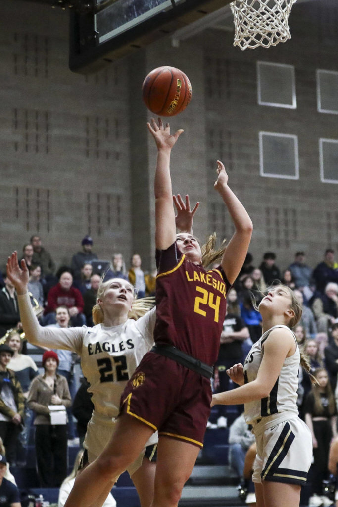 Lakeside’s Mia Broom (24) shoots the ball during a state playoff game against Arlington at Arlington High School on Saturday. Arlington won 75-63. (Annie Barker / The Herald)
