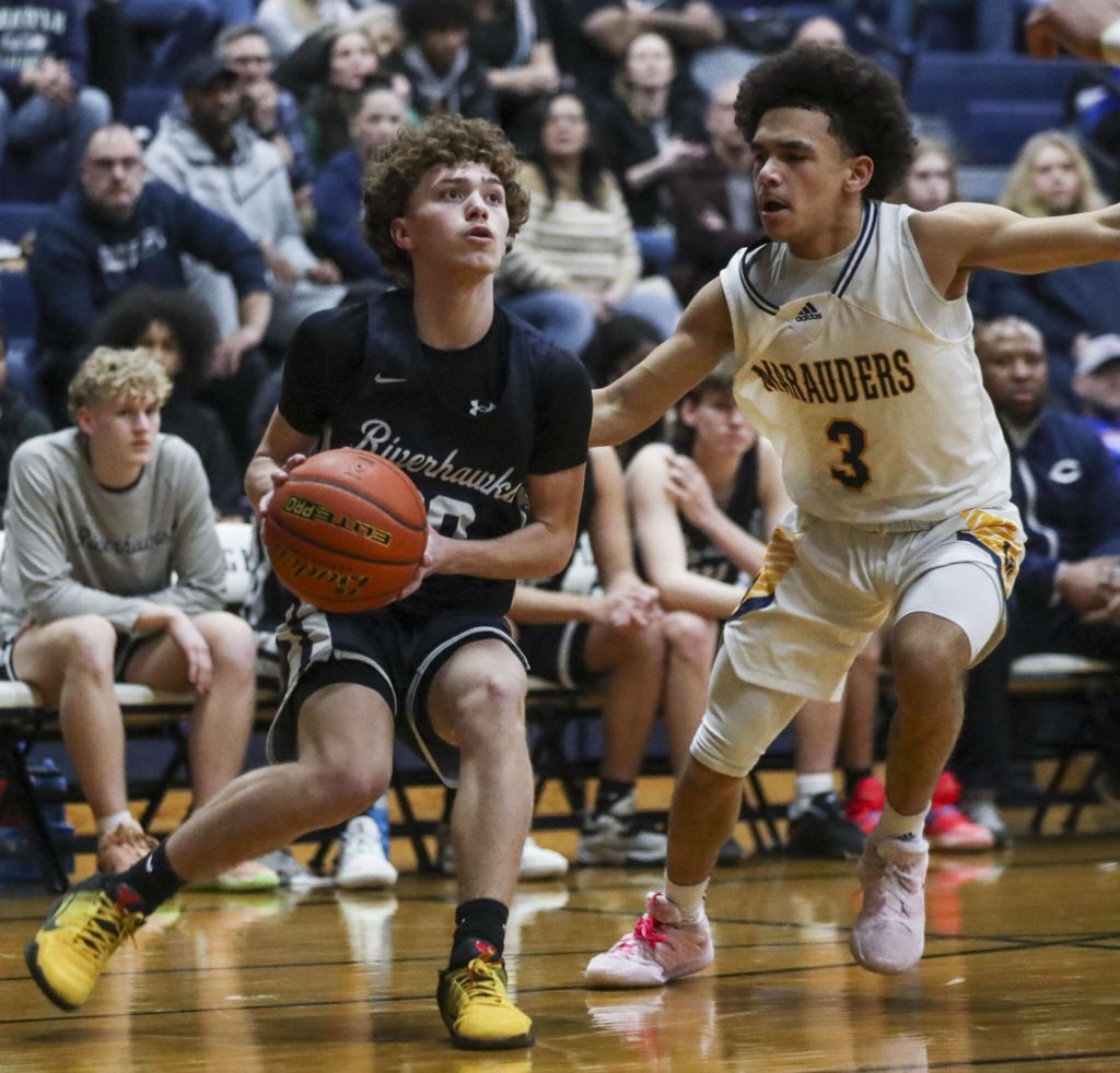Chiawana’s Santana Sifuentes (20) moves with the ball during a state playoff game against Mariner at Arlington High School on Saturday. Mariner won 85-74. (Annie Barker / The Herald)
