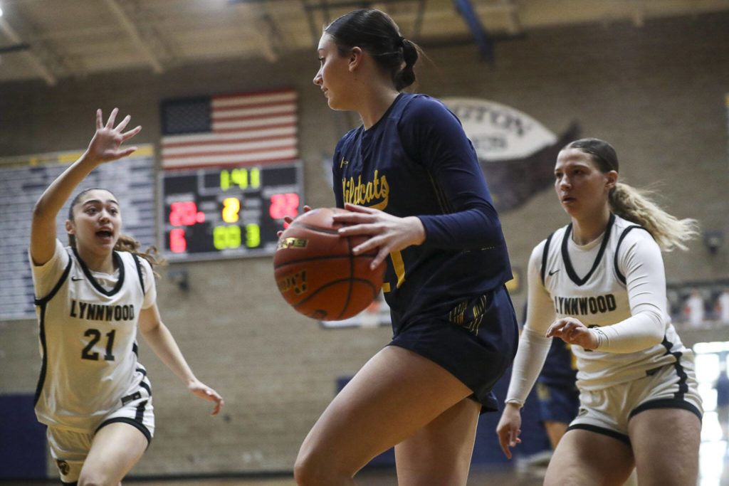 West Seattle’s Alyssa Neumann (21) moves with the ball during a state playoff game against Lynnwood at Arlington High School on Saturday. Lynnwood won 47-45. (Annie Barker / The Herald)
