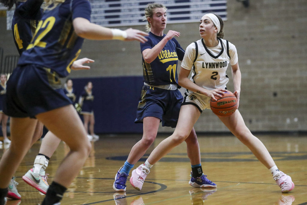 Lynnwood’s Kayla Lorenz (2) moves with the ball during a state playoff game against Lynnwood at Arlington High School on Saturday. Lynnwood won 47-45. (Annie Barker / The Herald)
