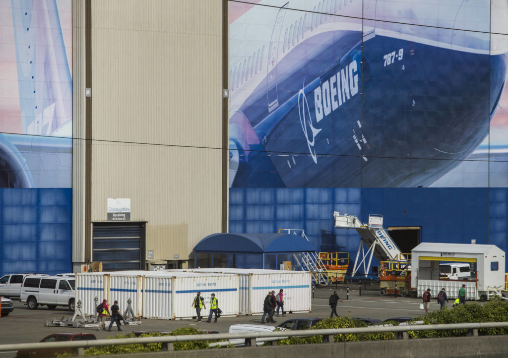 Boeing workers walk to and from their cars during a shift change on Oct. 1, 2020 in Everett. (Olivia Vanni / The Herald)
