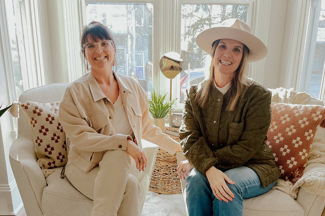 Twin sisters Lyndsay Lamb (left) and Leslie Davis (right), co-hosts of HGTV's Unsellable Houses. (Photo provided)