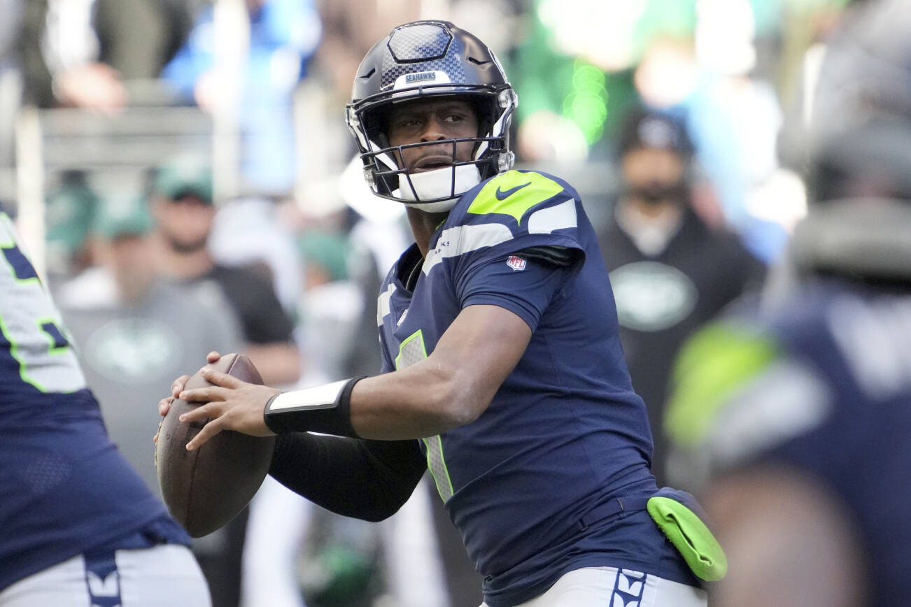 Seahawks re-sign Geno Smith to maybe replace Russell Wilson