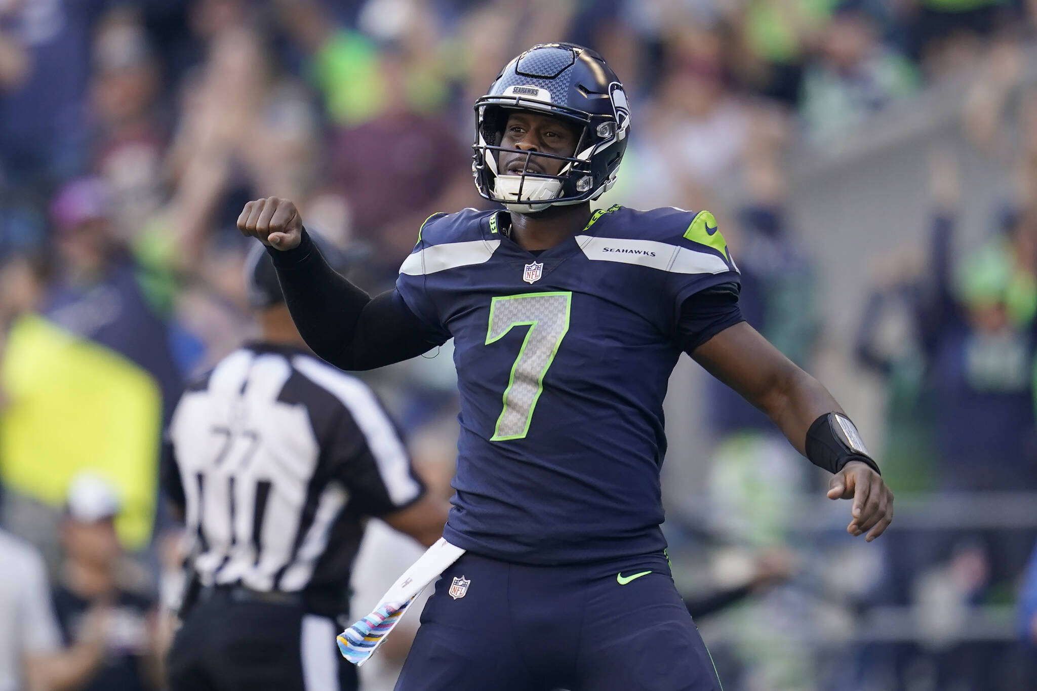 Seahawks announce new deal with quarterback Geno Smith