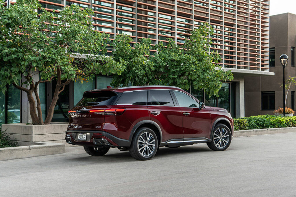 The 2023 Infiniti QX60 three-row SUV has seating for up to seven passengers in its standard configuration of a bench seat in the second row. (Infiniti)
