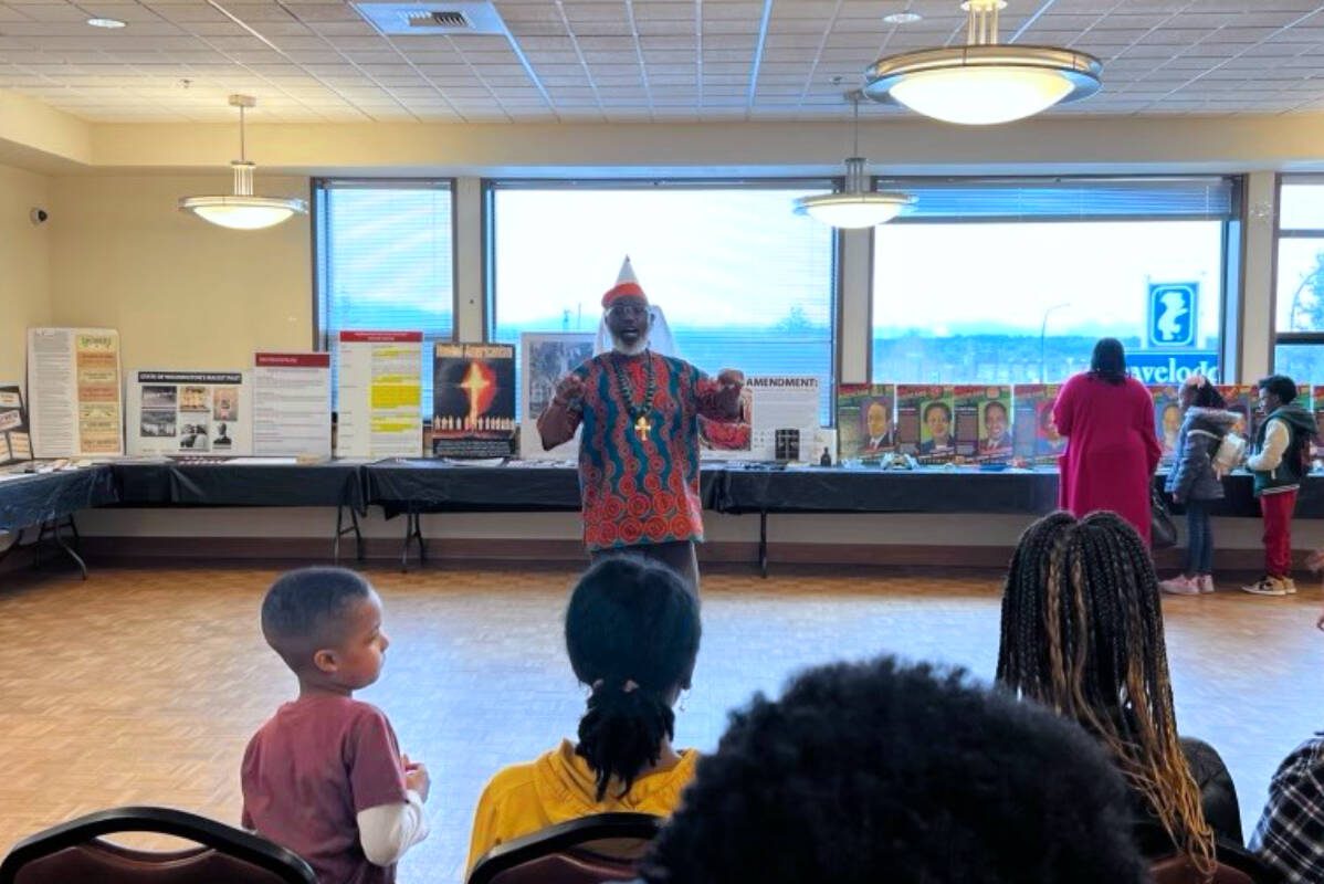 Dilbert Richardson from the African American Traveling Museum, providing an engaging and interactive presentation of American History at the Carl Gipson Center.