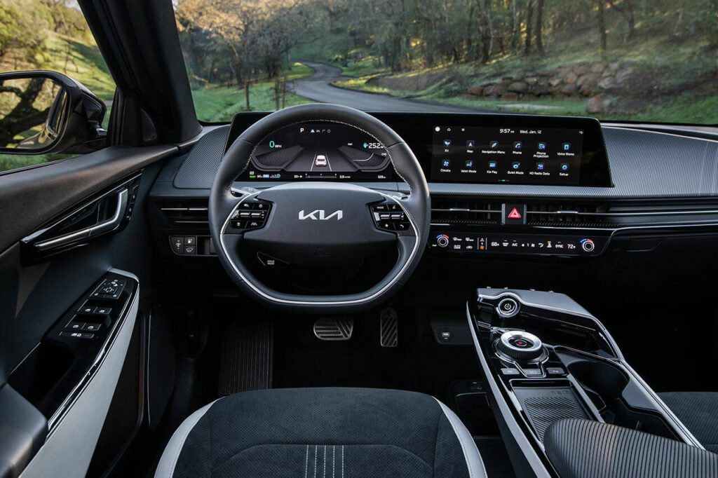 A panoramic curved display cluster is standard on all 2023 Kia EV6 interiors. (KIA)
