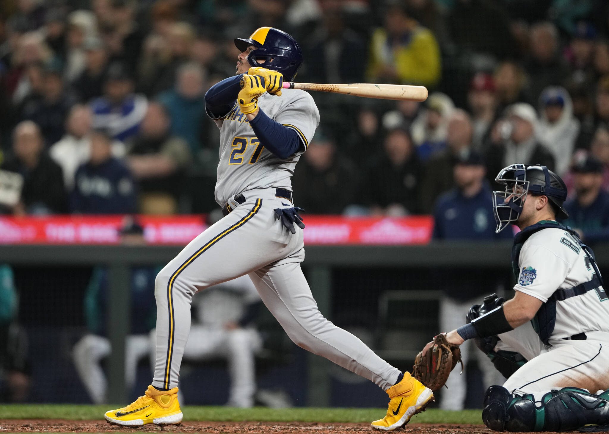 Mariners fall to Brewers for another extra-innings loss