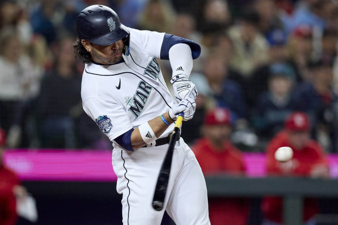 Seattle Mariners' Eugenio Suarez hits a two-run single against the St. Louis Cardinals during the seventh inning of a baseball game Saturday, April 22, 2023, in Seattle. (AP Photo/John Froschauer)