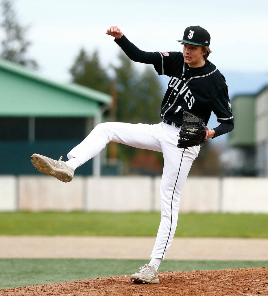 Jackson reliever Drew Pepin delivers a pitch with a big leg swing against Lake Stevens on Wednesday, April 26, 2023, in Lake Stevens, Washington. (Ryan Berry / The Herald)

