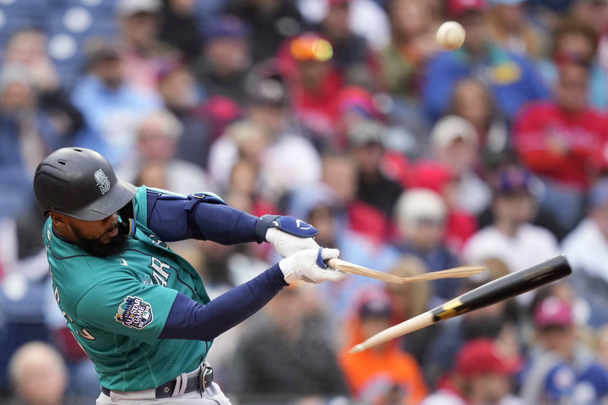 The Mariners’ Teoscar Hernandez breaks his bat on a fly out against Phillies starting pitcher Matt Strahm during the fourth inning of a game Thursday in Philadelphia. (AP Photo/Matt Slocum)