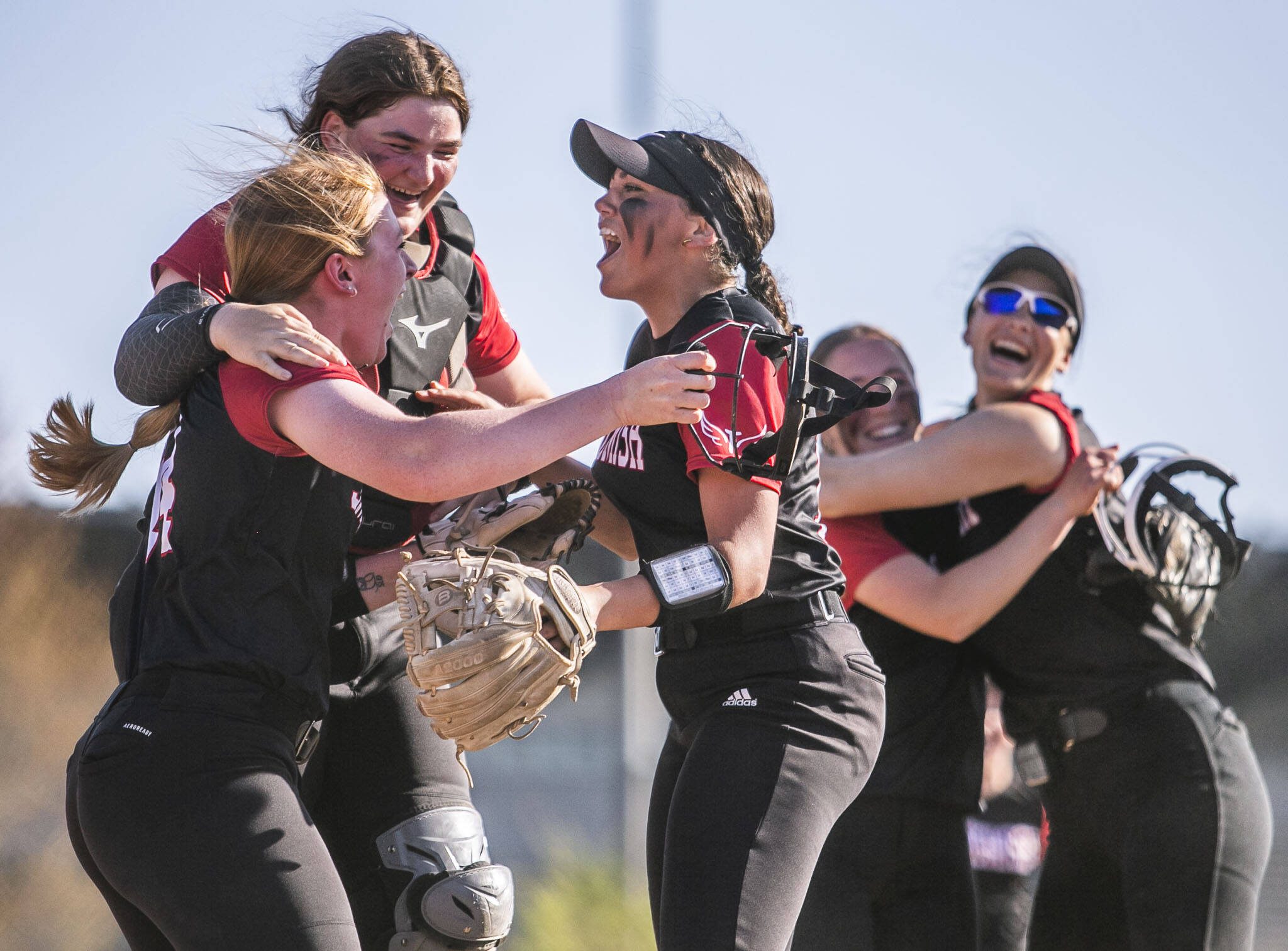 Snohomish players celebrate after beating Cascade on Friday, April 28, 2023 in Snohomish, Washington. (Olivia Vanni / The Herald)