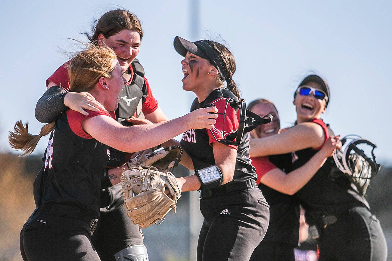 Snohomish players celebrate after beating Cascade on Friday, April 28, 2023 in Snohomish, Washington. (Olivia Vanni / The Herald)