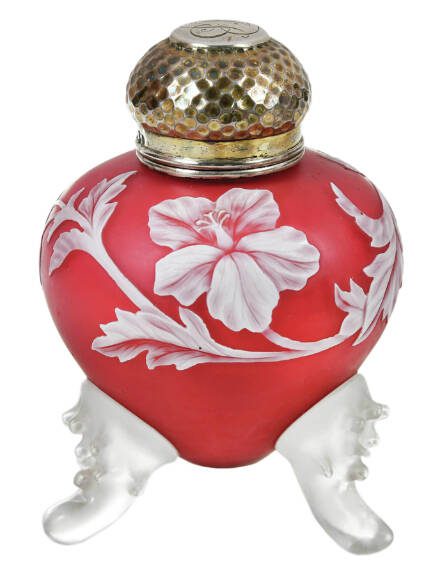 To a perfume bottle collector, it’s what’s on the outside that counts. An eye-catching design by a famous glassmaker brought a high price for this 19th-century Stevens & Williams bottle.