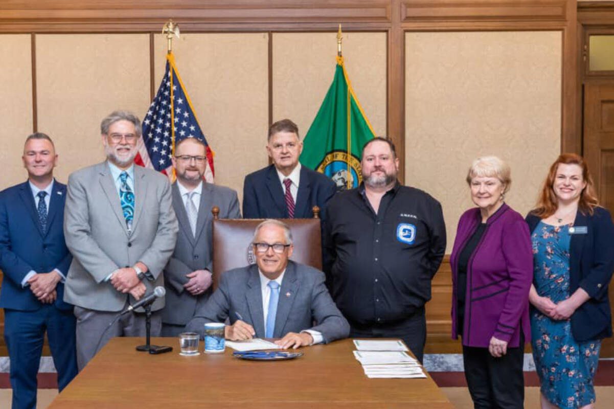 L to R John Traynor, Rep. ED Orcutt, AWPPW Lobbyists Josh Estes & Sean O Sullivan, AWPPW WA Area Council President Russ Ipock, Senator Karen Keiser, Rep. Mary Fosse (front) Govenor Jay Inslee.