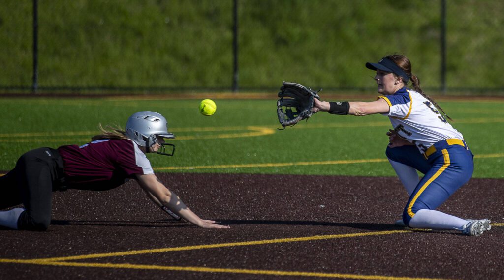 Everett’s Taylor Millar (5) moves to catch on second during a game between Everett and Cascade at Phil Johnson Ballfields in Everett, Washington on Thursday, May 18, 2023. Cascade won in the ninth inning, 16-15. (Annie Barker / The Herald)
