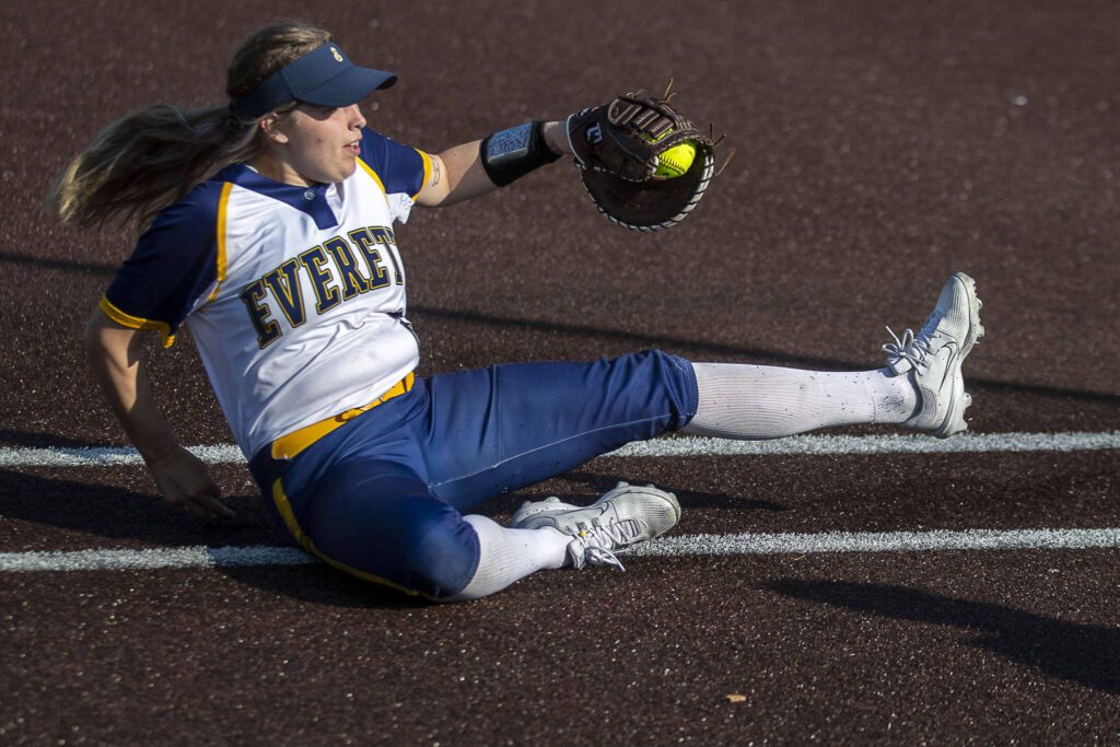 Everett’s Riannon Botz (8) catches on first during a game between Everett and Cascade at Phil Johnson Ballfields in Everett, Washington on Thursday, May 18, 2023. Cascade won in the ninth inning, 16-15. (Annie Barker / The Herald)
