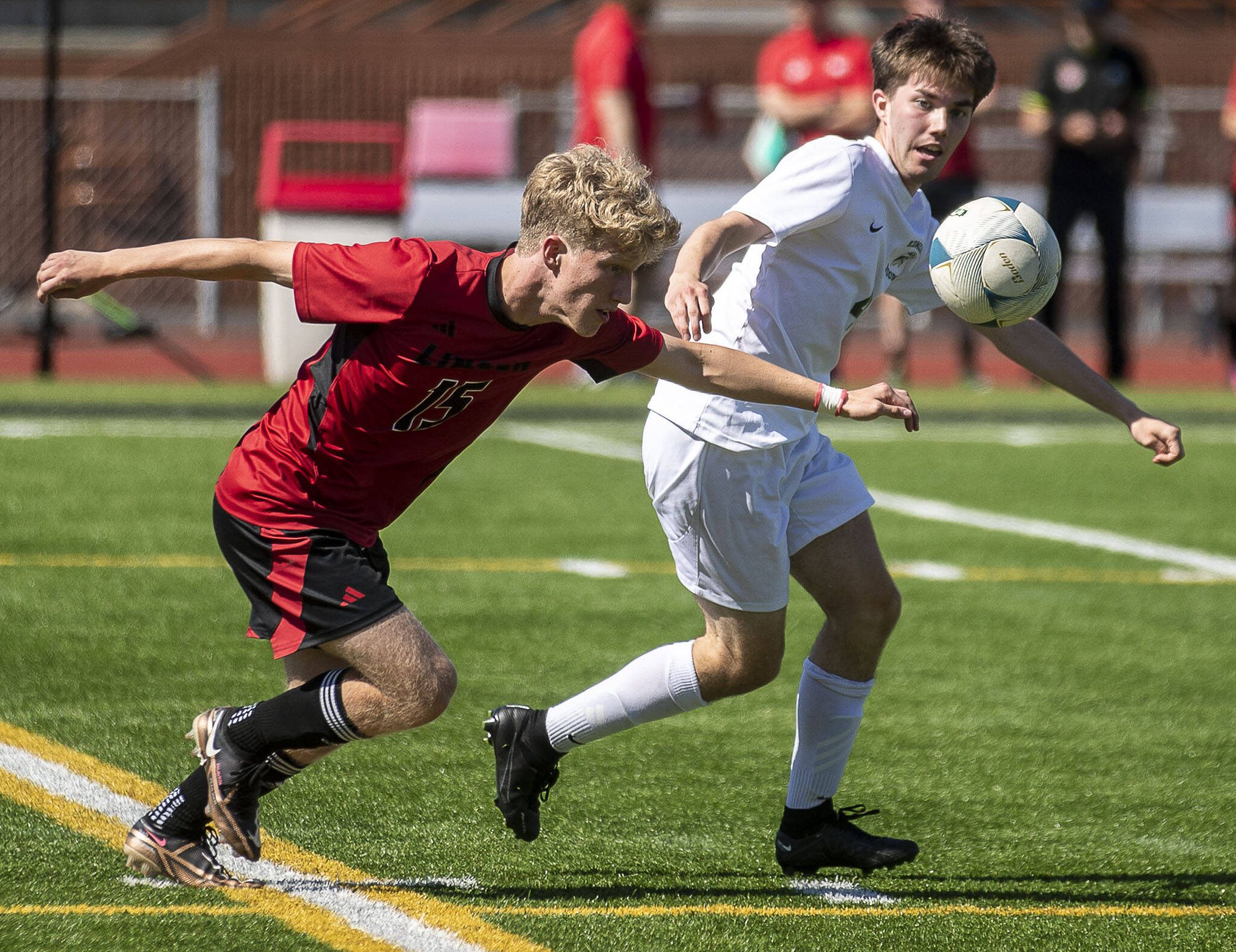 Lincoln’s Nolan Todd (15) moves with the ball during a game between Edmonds-Woodway and Lincoln of Seattle at Sparks Stadium in Puyallup, Washington on Friday, May 26, 2023. Edmonds-Woodway lost, 6-1. (Annie Barker / The Herald)