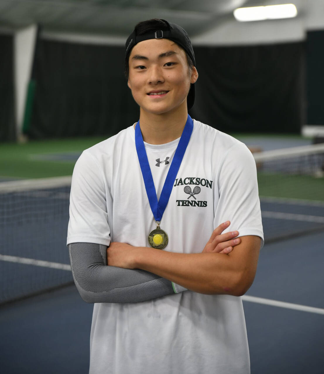 Jackson’s Ben Lee poses with his first-place medal after winning the 4A boys singles state tennis tournament on May 27, 2023, in Kennewick. (WIAA photo)