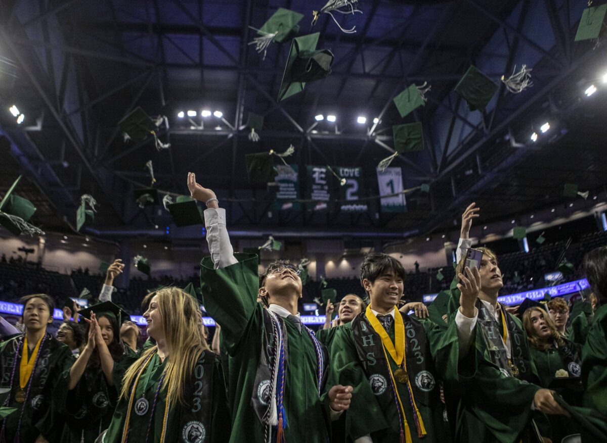 GALLERY Jackson and Everett High Students Graduate