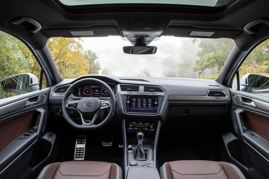 Standard features of the Volkswagen Tiguan’s infotainment system include Android Auto, Apple CarPlay, Mirror Link, and a Wi-Fi hotspot. (Volkswagen)
