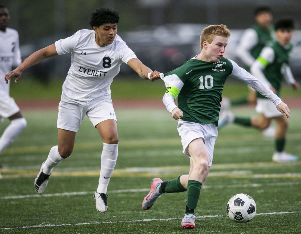 Edmonds-Woodway’s Ben Hanson (right). (Olivia Vanni / The Herald)