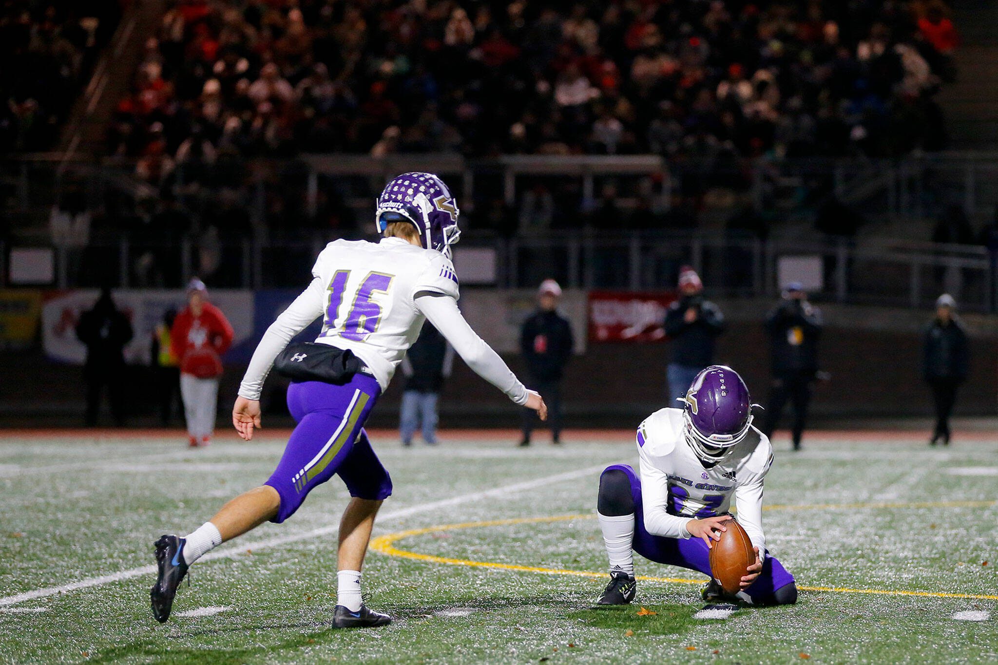 Lake Stevens’ Macray Flanders (left) (Ryan Berry / The Herald)