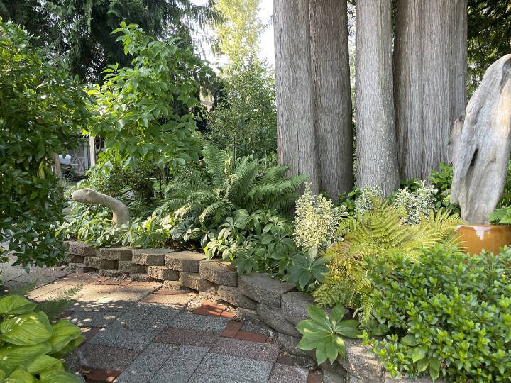 Stroll through the gardens during these two selfguided tours