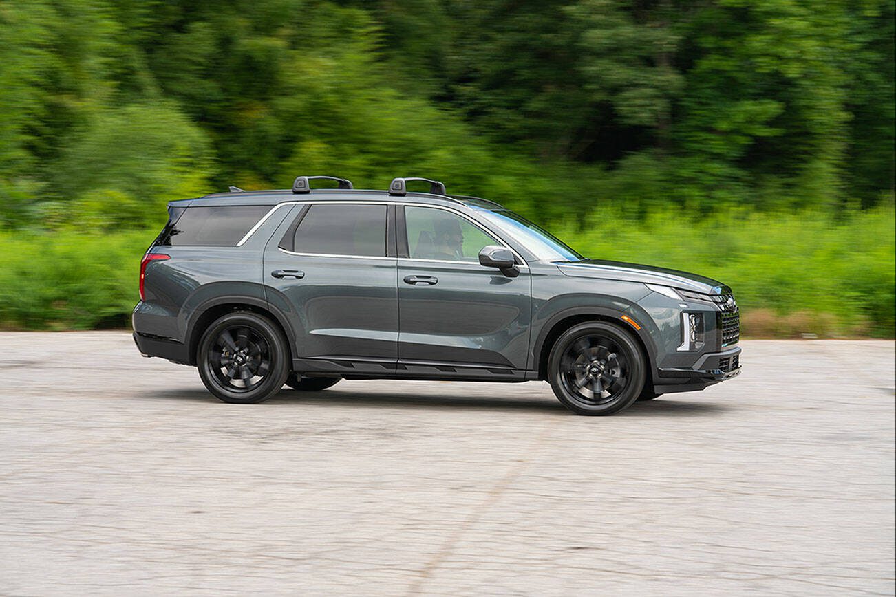 The Hyundai Palisade XRT model is new for 2023, with 20-inch wheels, a rugged appearance, and black exterior accents. (Hyundai)