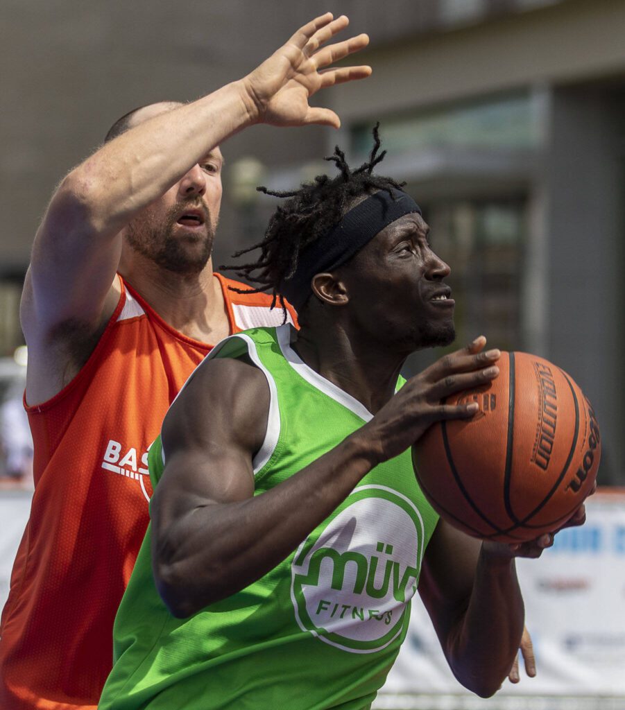 B’s Bakery and Daniel’s Broilers players face off during the men’s Elite Division championship during the Everett 3on3 tournament Sunday in downtown Everett. Daniels’ Broilers won, 20-14. (Annie Barker / The Herald)
