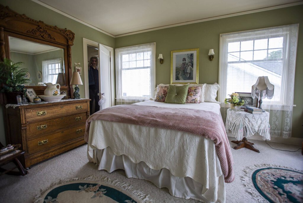 Laura Palmer’s bedroom in the “Twin Peaks” house. (Olivia Vanni / The Herald)
