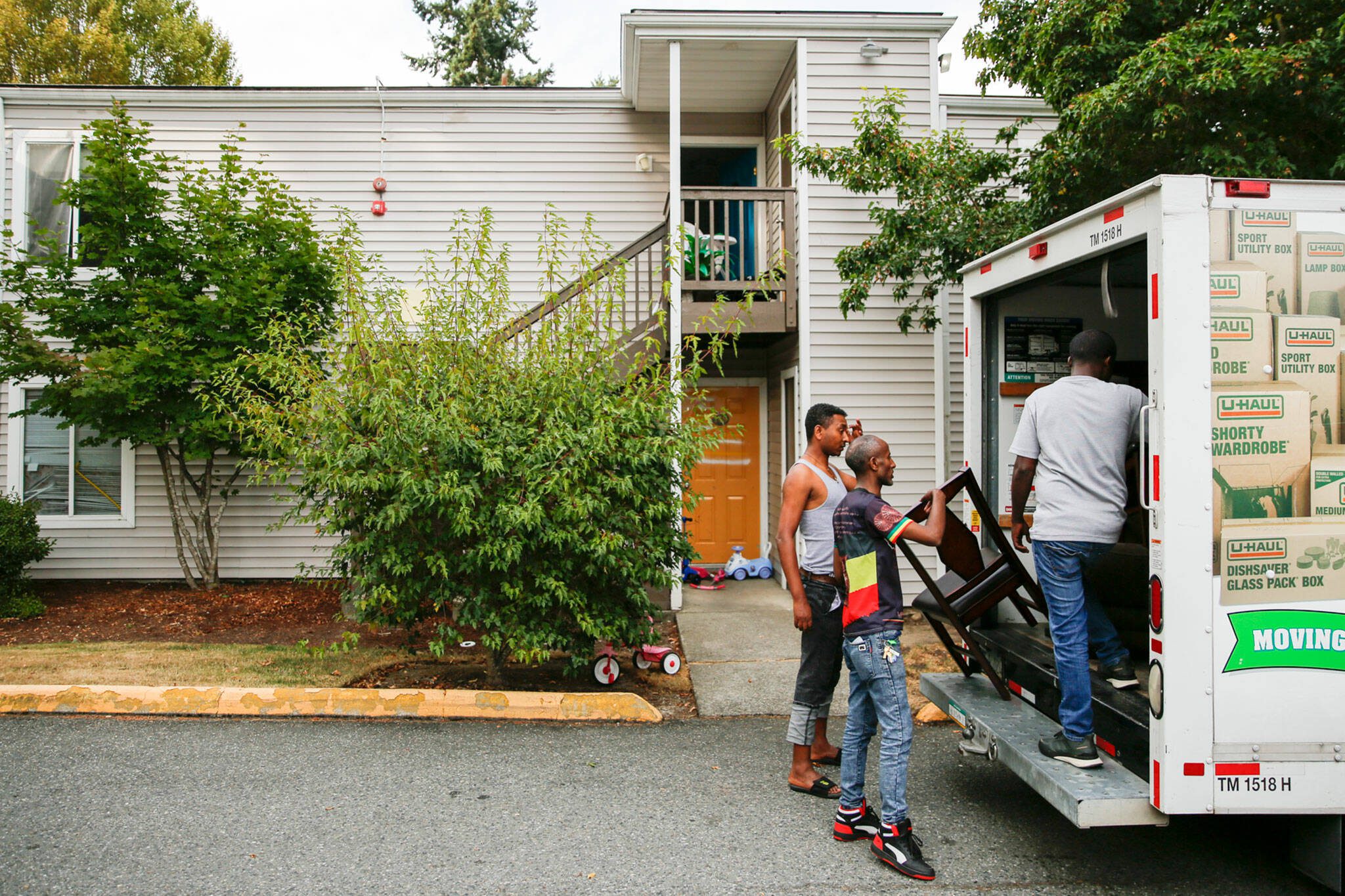 Residents move out of an apartment in the Whispering Pines Complex in Lynnwood. (Kevin Clark / The Herald)