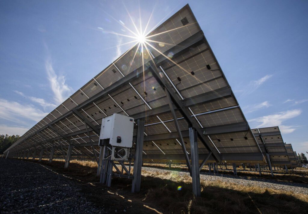 The sun shines on the PUD’s Arlington Microgrid on Thursday, Aug. 17, 2023, in Arlington, Washington. (Olivia Vanni / The Herald)
