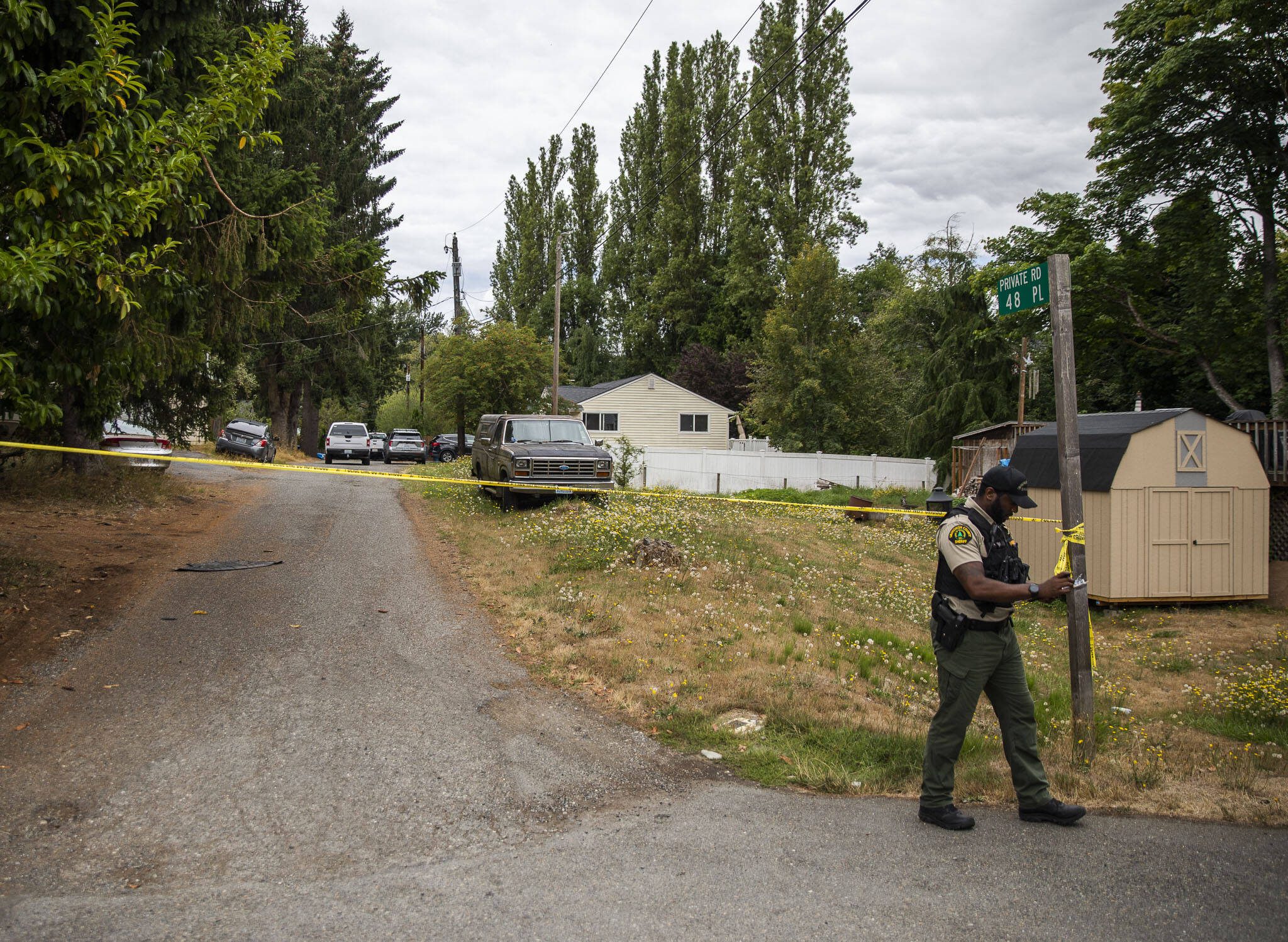 A Snohomish County Sheriff’s deputy works at the scene of a shooting that left one person dead on Thursday, Aug. 10, 2023, in Lynnwood, Washington. (Olivia Vanni / The Herald)