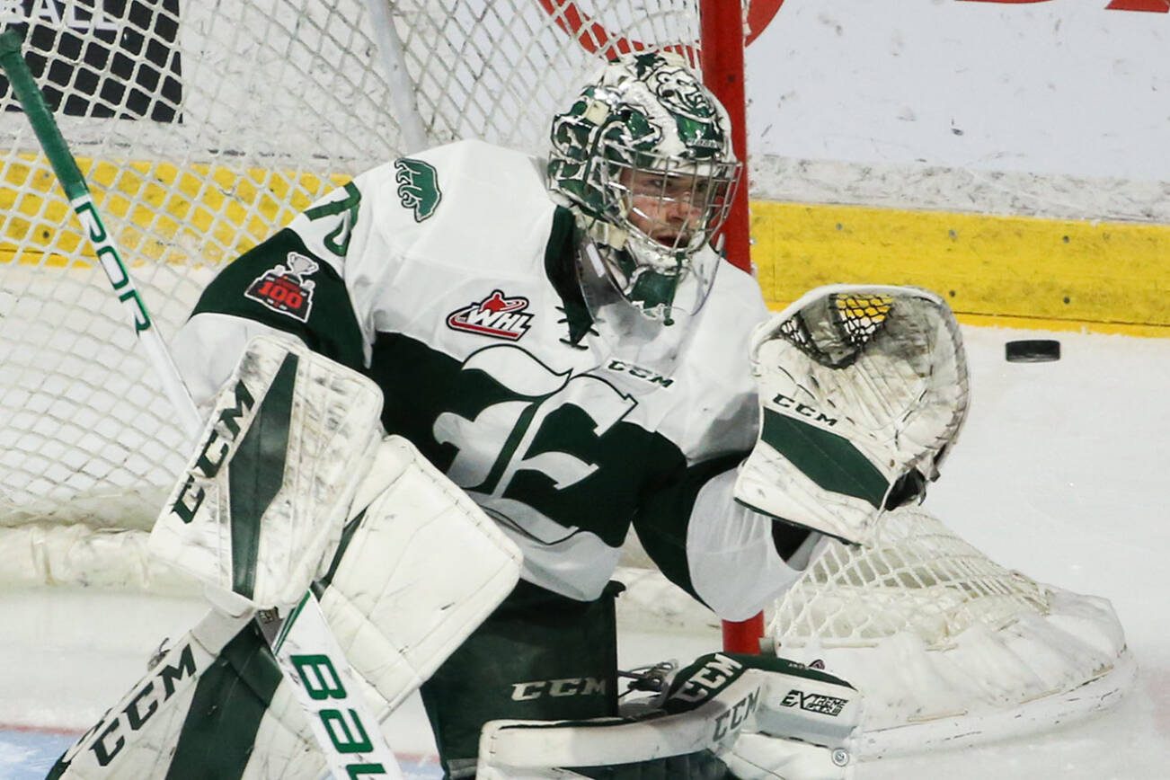 Silvertips goalie Carter Hart makes a save as the Everett Silvertips took on the Spokane Chiefs at Angel of the Winds Arena on Sunday, Jan. 28, 2018 in Everett, Wa. (Andy Bronson / The Herald)