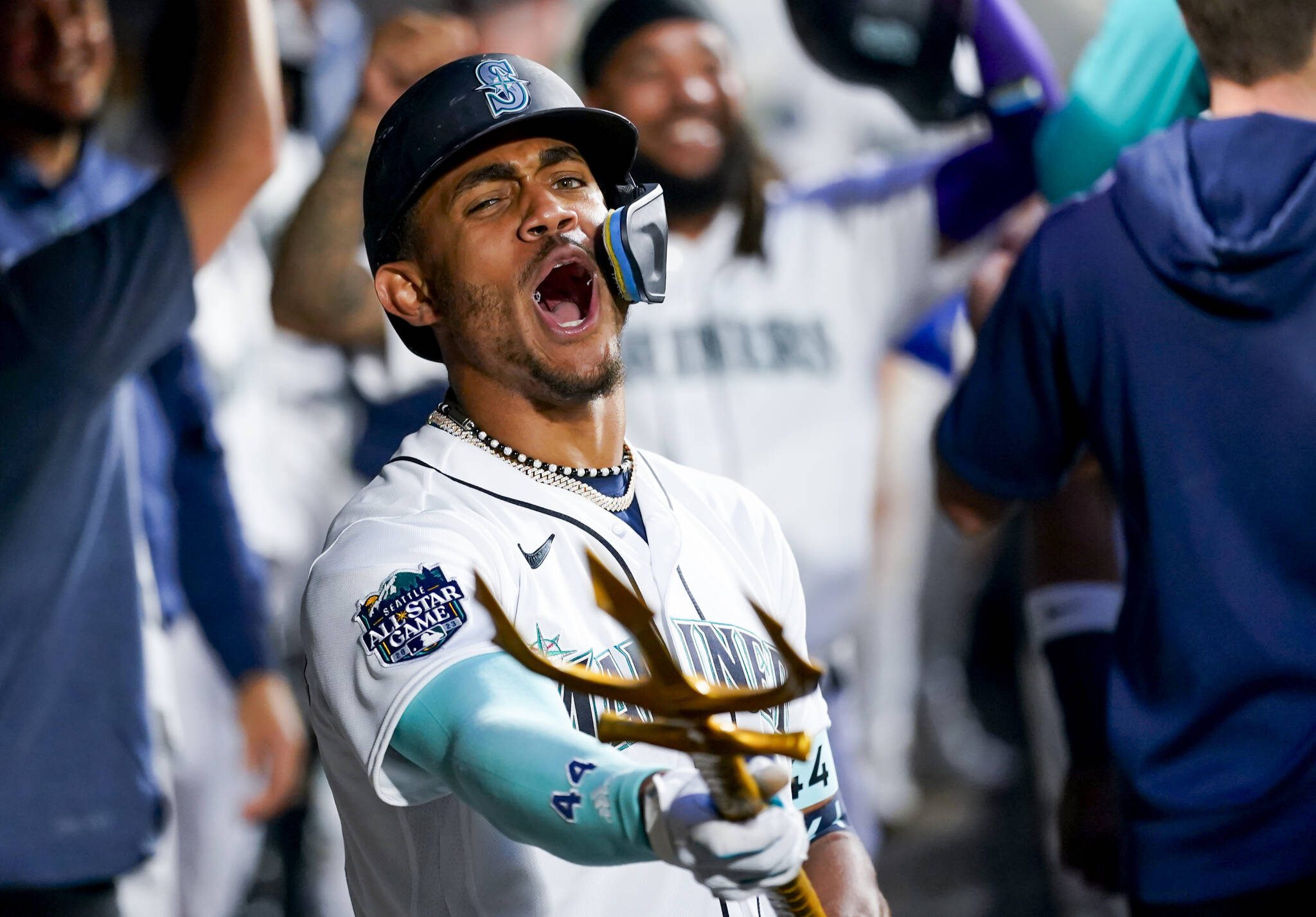 Julio, Mariners stay red-hot with win over Athletics | HeraldNet.com