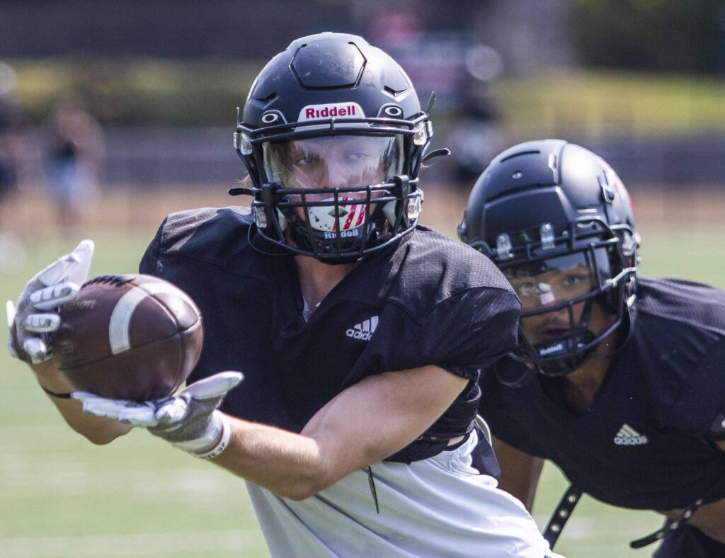 Archbishop Murphy’s Joseph Davis makes a catch during practice on Thursday, Aug. 24, 2023 in Everett, Washington. (Olivia Vanni / The Herald)
