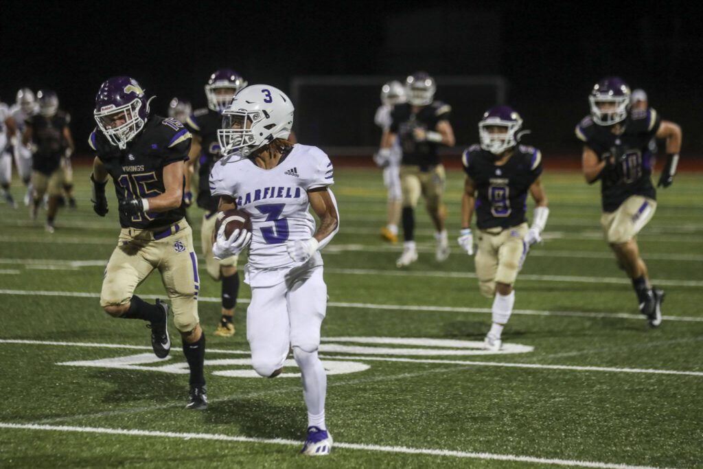 Garfield’s Reggie Witherspoon III (3) runs with the ball during a football game between Lake Stevens and Garfield at Lake Stevens High School in Lake Stevens, Washington on Friday, Sept. 1, 2023. The Vikings won 48-21.. (Annie Barker / The Herald)
