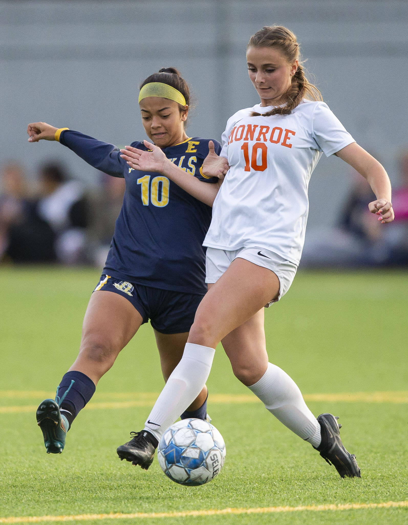 Everett’s Genesis Molina Escobar and Monroe’s Madalynn Swartz fight for the ball during the game on Thursday, Sept. 7, 2023 in Everett, Washington. (Olivia Vanni / The Herald)