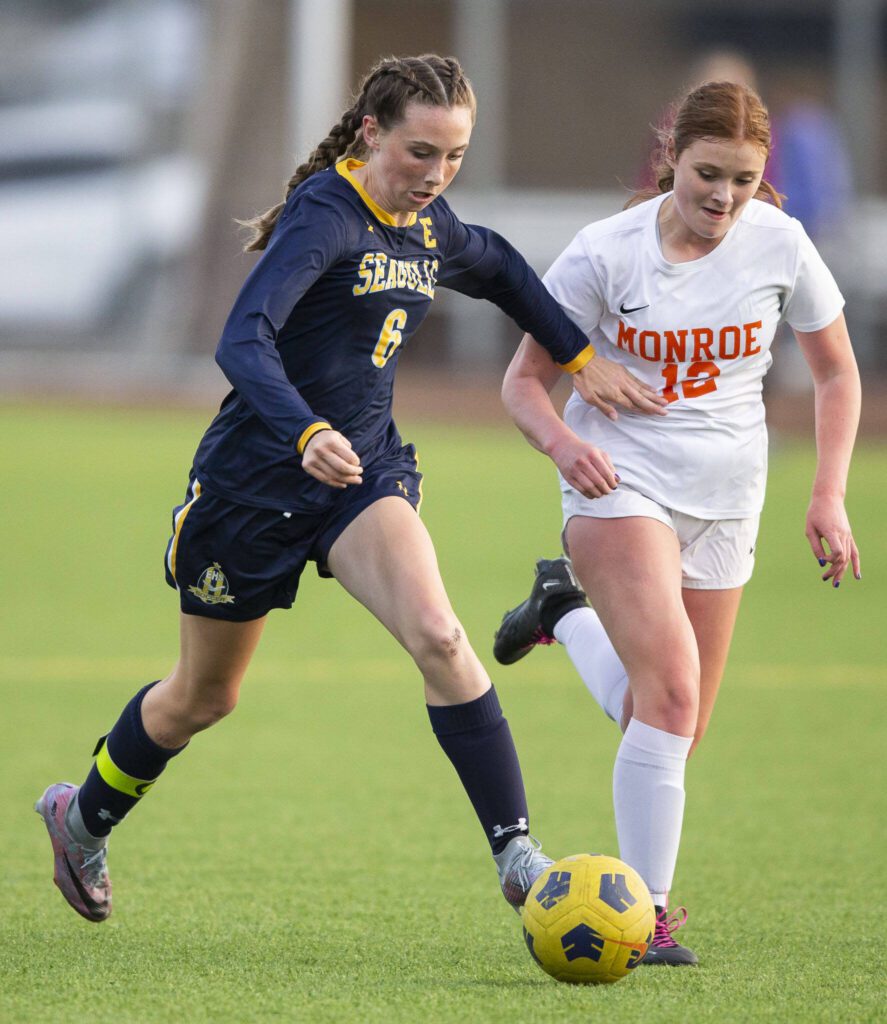 Everett’s Avery Marsall dribbles past Monroe’s Mya Paxton during the game on Thursday, Sept. 7, 2023 in Everett, Washington. (Olivia Vanni / The Herald)
