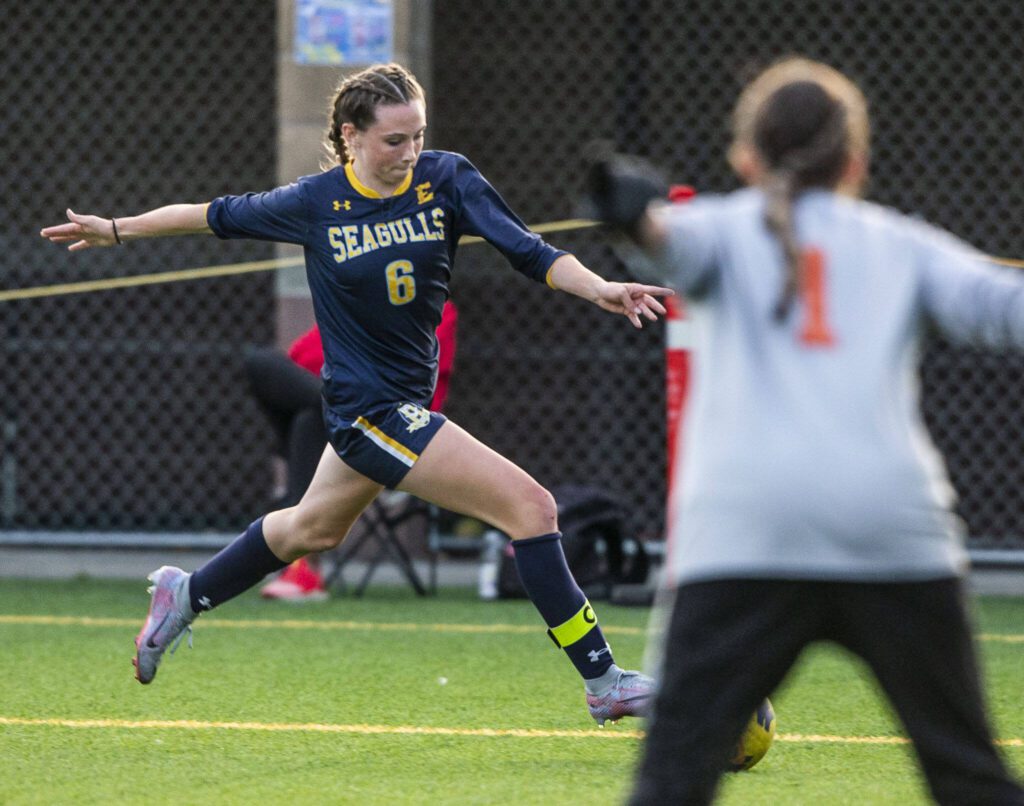 Everett’s Avery Marsall takes a shot during the game against Monroe on Thursday, Sept. 7, 2023 in Everett, Washington. (Olivia Vanni / The Herald)
