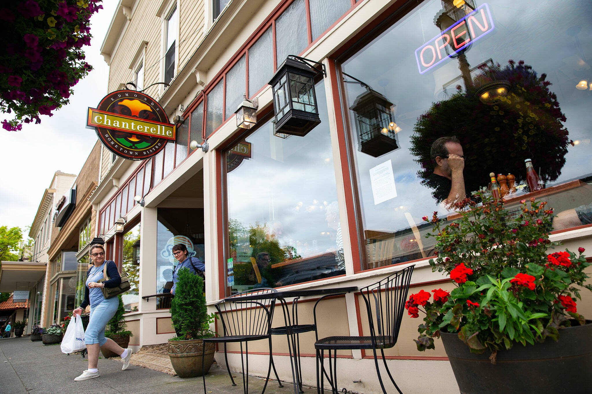 Customers head out the door during Chanterelle’s final day of business Tuesday, Sept. 12, 2023, in downtown Edmonds, Washington. (Ryan Berry / The Herald)