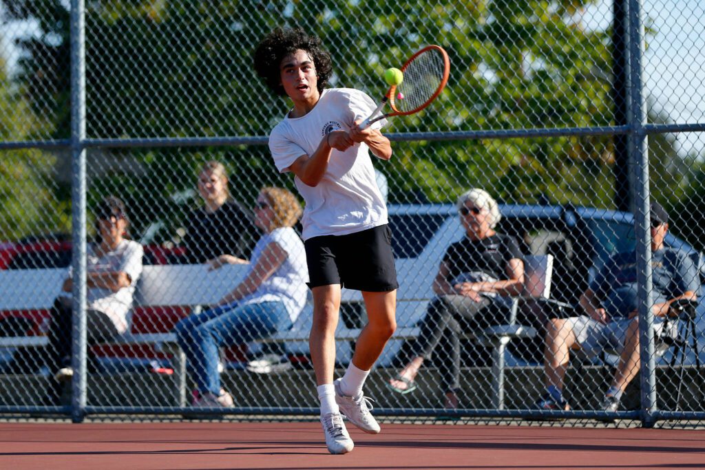 Edmonds-Woodway’s Nalu Akiona returns the ball against Snohomish on Wednesday, Sept. 13, 2023, at Snohomish High School in Snohomish, Washington. (Ryan Berry / The Herald)
