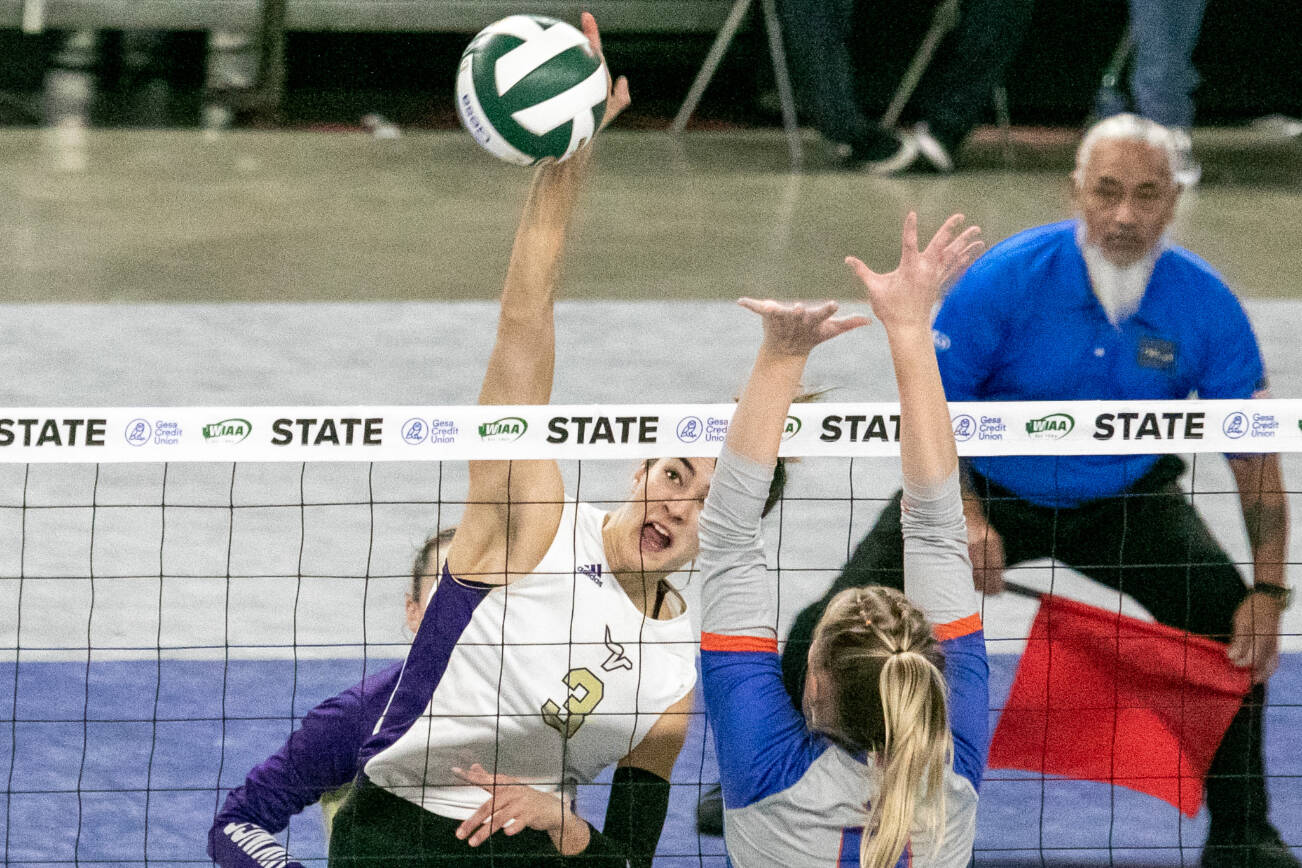 Lake Stevens' Laura Eichert (3) spikes past Graham-Kapowsin's Grace Peterson (4) during the WIAA state volleyball championship on Saturday, Nov. 19, 2022, at the Yakima Valley SunDome in Yakima, Wash. Graham-Kapowsin defeated Lake Stevens 3-0 to win the state championship 25-21, 25-18 and 25-22. (TJ Mullinax/for The Herald)