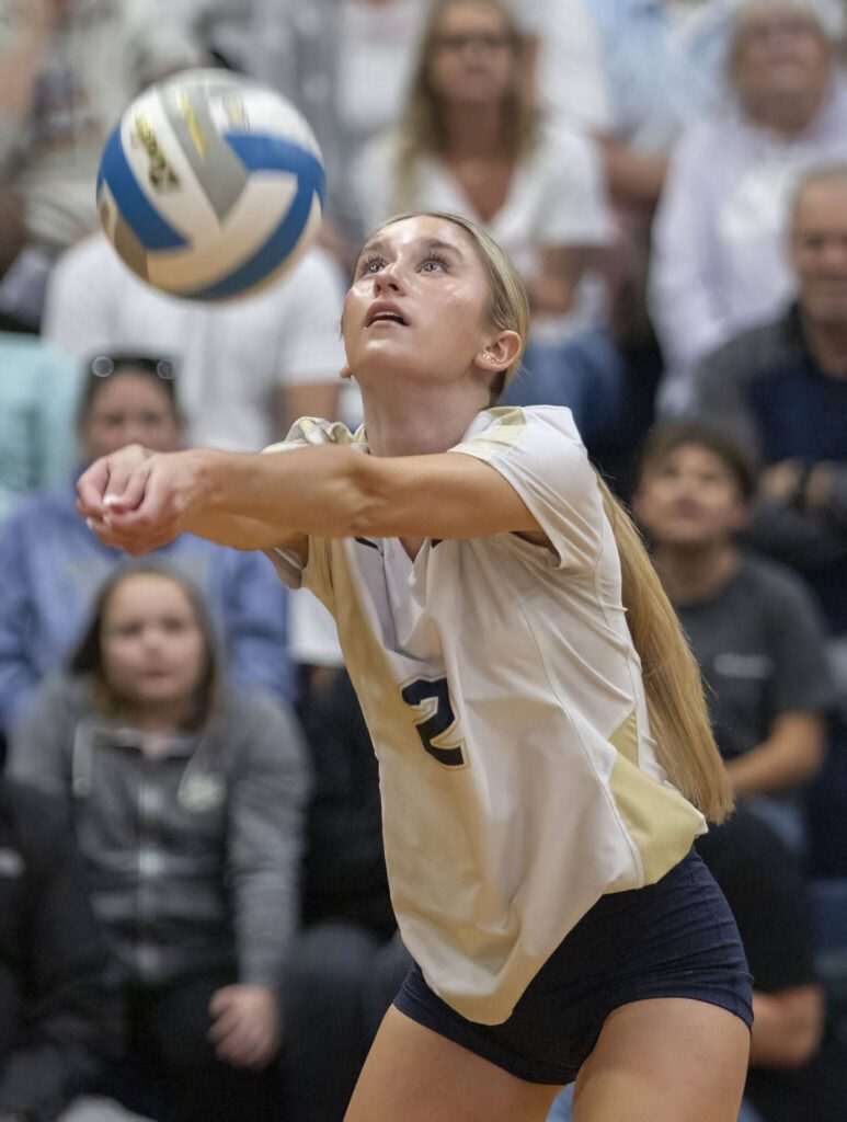 Arlington’s Delanie Theuret passes the ball during the game against Stanwood onTuesday, Sept. 19, 2023 in Arlington, Washington. (Olivia Vanni / The Herald)
