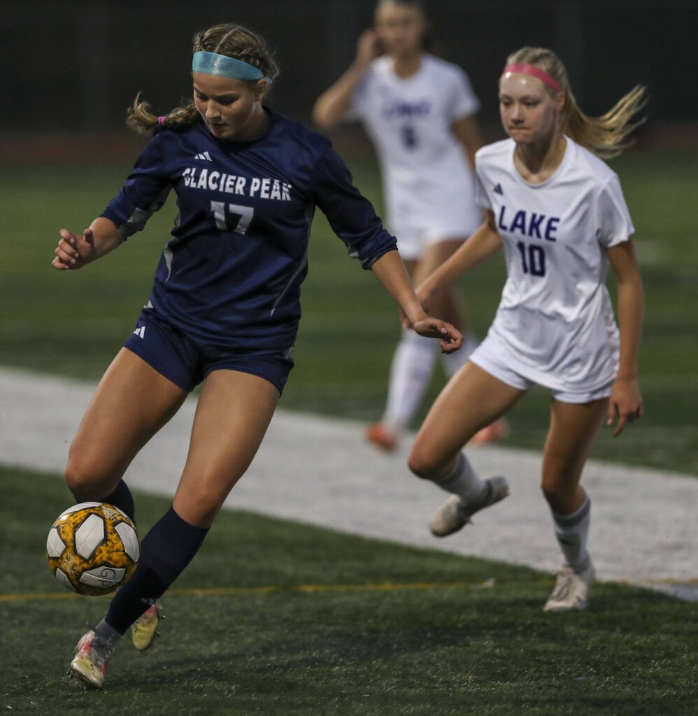 Glacier Peak’s Katherine Burkholder (17) moves with the ball during a girls soccer game between Glacier Peak and Lake Stevens at Glacier Peak High School in Snohomish, Washington on Thursday, Sept. 21, 2023. Lake Stevens won, 2-1. (Annie Barker / The Herald)
