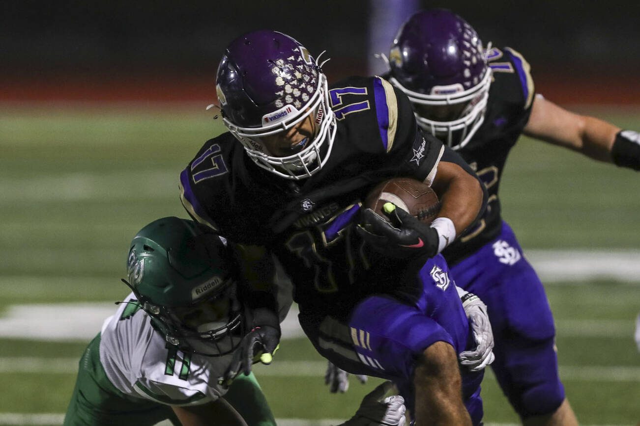 Lake Stevens’ Jayshon Limar (17) moves with the ball during a football game between Lake Stevens and West Linn at Lake Stevens High School in Lake Stevens, Washington on Friday, Sept. 22, 2023. West Linn won, 49-30. (Annie Barker / The Herald)