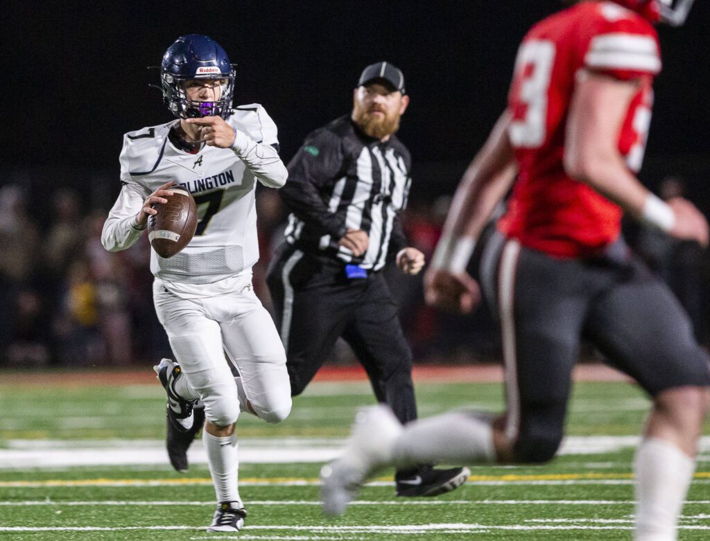 Arlington’s Leyton Martin points to direct one of his teammates during the game against Stanwood on Friday, Sept. 29, 2023 in Stanwood, Washington. (Olivia Vanni / The Herald)
